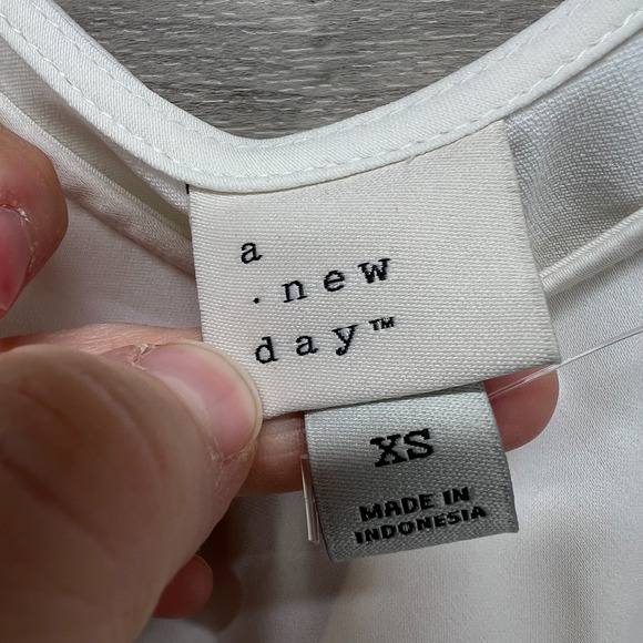 A New Day Tank Top Women's Size XS Ivory Scoop Neck Casual Sleeveless Pullover - Picture 4 of 11